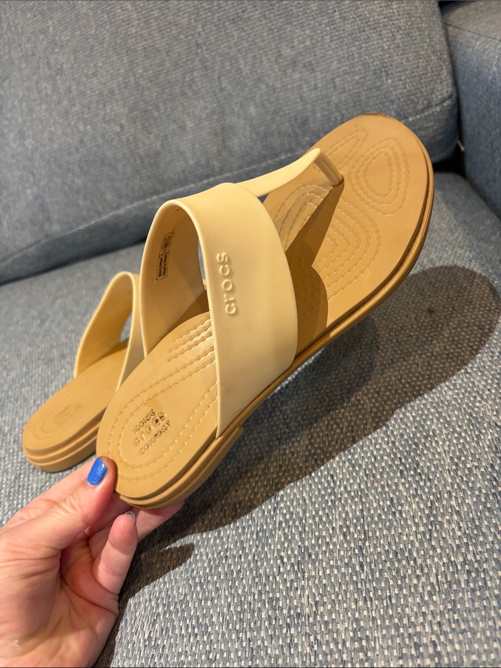 Crocs tulip flip flops! Women’s 6 - Picture 7 of 7